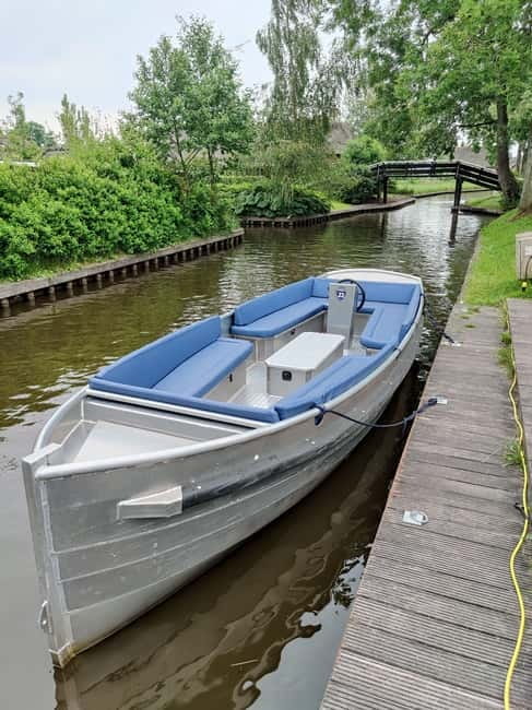 1 Hour Private open boat tour with local captain - Why Giethoorn feels special from the water