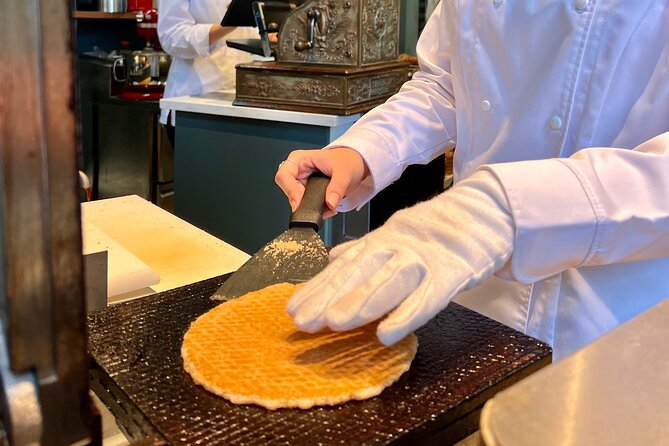 10 Tastes of Amsterdam: Food Tour by UNESCO Canals and Jordaan - Cafe Hegeraad apple pie moment and the 9 Streets story stop