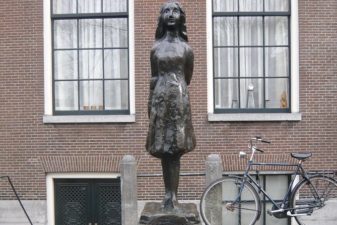2-Hour Private Anne Frank Walking Tour with Drink - Walking the Jewish Quarter with a private Anne Frank guide