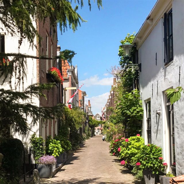 Alkmaar: Small Group City Walking Tour <em>English</em> – Key highlights in plain terms’ /></p>
<ul>
<li><strong>3-4 km on foot in about 2 hours</strong>, ideal if you want a real town feel fast</li>
<li><strong>Nameable monuments</strong>, including Grote Sint Laurenskerk, Stadhuis, and Waag</li>
<li><strong>The 1573 Spanish defeat story</strong>, explained through the streets you’re standing on</li>
<li><strong>A windmill photo stop at Molen van Piet</strong>, plus old walls and greener corners</li>
<li><strong>Small group size (up to 10)</strong>, which usually means better questions and less waiting</li>
<li><strong>English-speaking Canadian guide</strong>, with energy and clear context</li>
</ul>
<div class="twil" style="margin: 20px 0; padding: 15px 0;"><p>Alkmaar at street level, a few more routes</p><ul style="margin: 10px 0; padding: 0; list-style: none; display: grid; grid-template-columns: repeat(auto-fill, minmax(250px, 1fr)); gap: 14px;"><li style="border: 1px solid #e5e5e5; border-radius: 8px; overflow: hidden; line-height: 1.4; background: #fff;"><a href="https://amsterdamtourreviews.com/alkmaar-small-group-city-walking-tour-english/" aria-hidden="true" tabindex="-1"><img decoding="async" style="width: 100%; height: 150px; object-fit: cover; display: block;" src="https://images.amsterdamtourreviews.com/wp-content/uploads/alkmaar-small-group-city-walking-tour-english-400x300.jpg" alt="" loading="lazy"></a><div style="padding: 10px 12px;"><a href="https://amsterdamtourreviews.com/alkmaar-small-group-city-walking-tour-english/" style="font-weight: 600;">Alkmaar: Small Group City Walking Tour *English*</a><br><span style="font-size: 0.82em; color: #555; margin-top: 4px;"><span style="color: #D84F45;">★</span> 5.0 &middot; 7 reviews</span></div></li></ul></div><h2>Alkmaar works best when you walk it, not rush it</h2>
<p><img width="853" height="640" decoding="async" src=