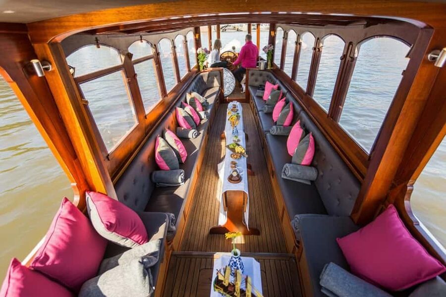 Amsterdam:1.5-Hour Canal Cruise local Guide, Drinks & Snacks - Who This Cruise Is Best For (And Who Might Prefer Another Tour)