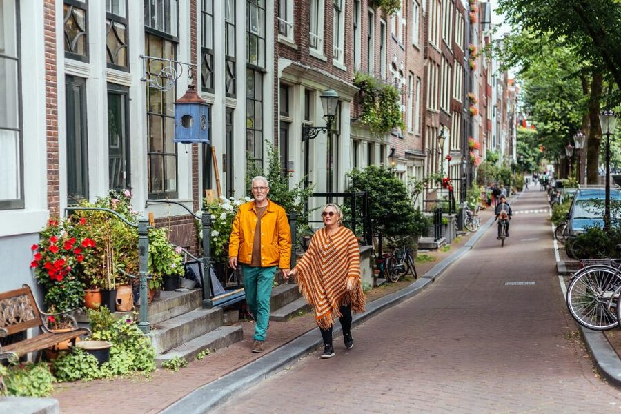 Amsterdam: 1.5-Hour Private Kick-Start Tour with a Local - Meeting at NH Collection Amsterdam Barbizon Palace, and how the start sets the tone