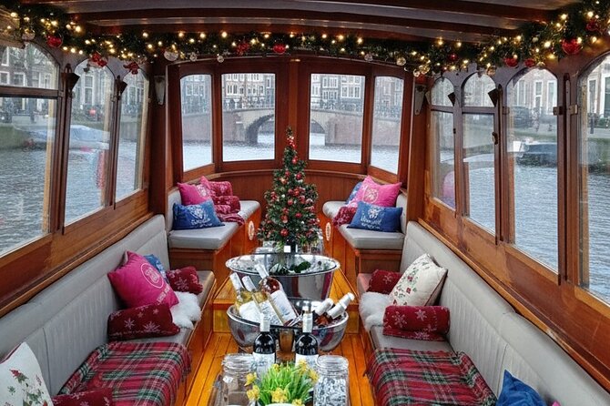 Amsterdam 1-Hour Canal Cruise With Live Guide - Anne Frank and the canal ring: what you’ll notice as the guide talks