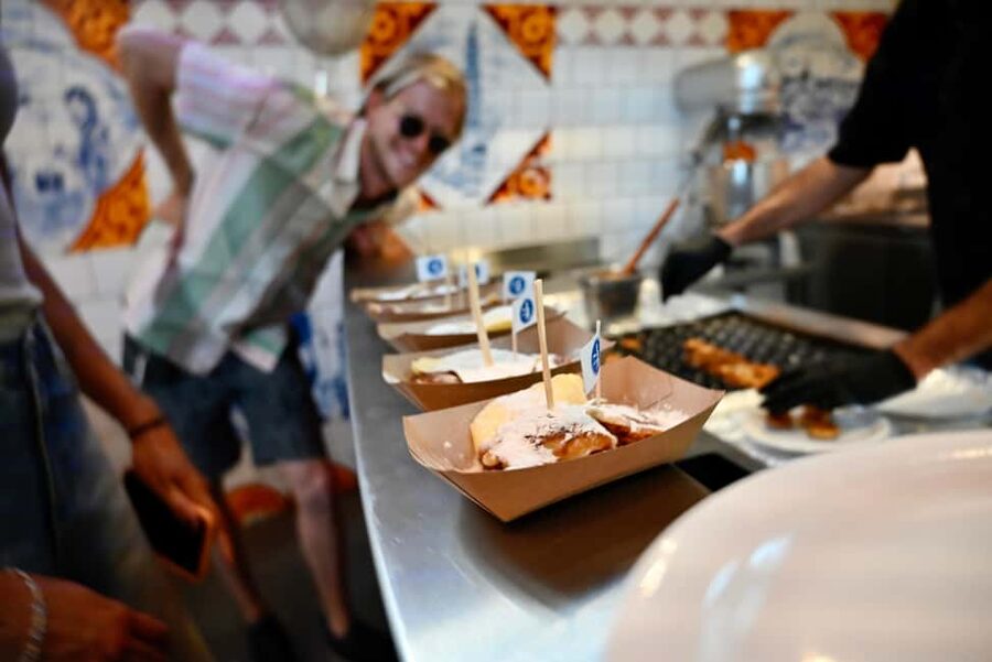 Amsterdam: 10 Tastings Guided Food Tour by UNESCO Canals - De Negen Straatjes (Nine Streets) and the stroopwafel moment
