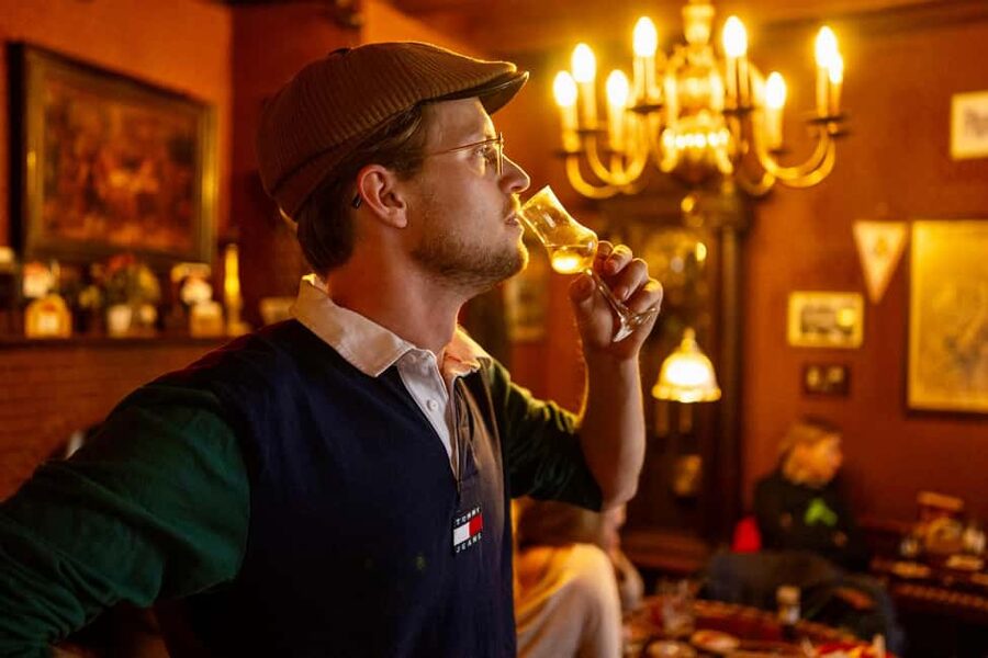 Amsterdam: 10 Tastings Guided Food Tour by UNESCO Canals - Cheese and wine: the Dutch pairing you should expect
