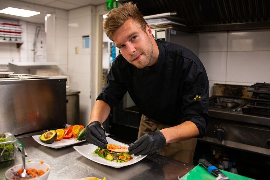 Amsterdam: 3 Course Dinner in the Dark - Who should book this dinner, and who should think twice