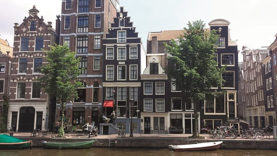 Amsterdam: 3-Hour Private Bike Tour of the City Center - Prinsengracht and Anne Frank House area, seeing the canal at human speed