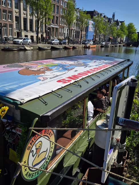Amsterdam: 420 Smoke-Friendly Boat Tour - Rolling your own 420, then relaxing to reggae