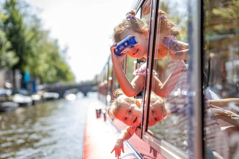Amsterdam: 75 Minute City Canal Cruise with Audio Guide - Snacks, Comfort, and How Crowds Affect the Ride