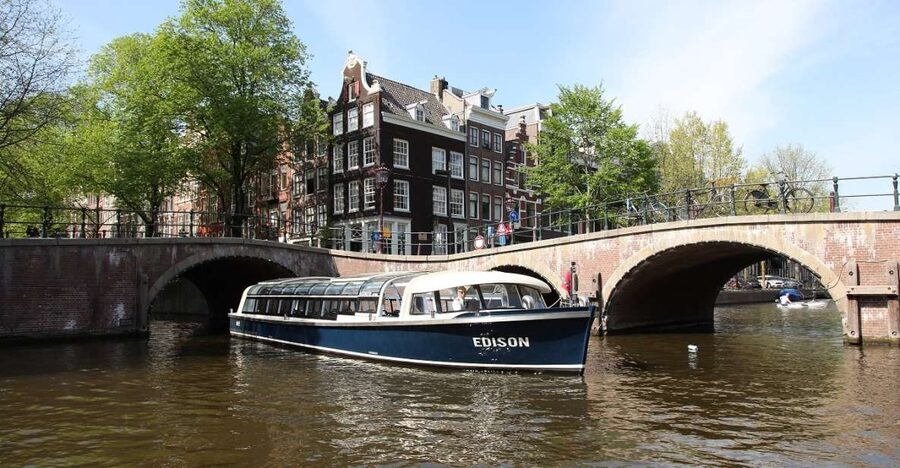 Amsterdam: 75 Minute City Canal Cruise with Audio Guide - Small Details That Make a Big Difference