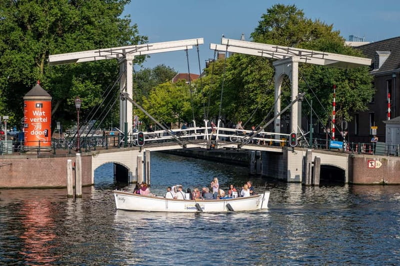Amsterdam: 75 minute Open Boat Canal Cruise with Live Guide - Open-air comfort: how to dress and how to shoot better photos