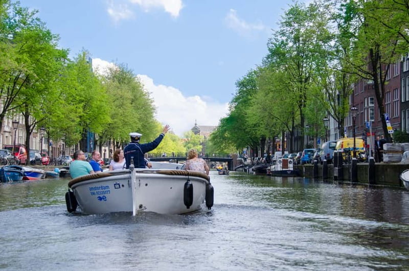 Amsterdam: 75 minute Open Boat Canal Cruise with Live Guide - Why an open boat works so well in Amsterdam