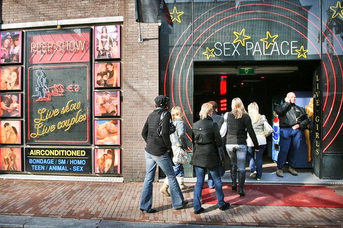 Amsterdam: After Dark Red Light District Tour - Who this tour is for, and who should skip it
