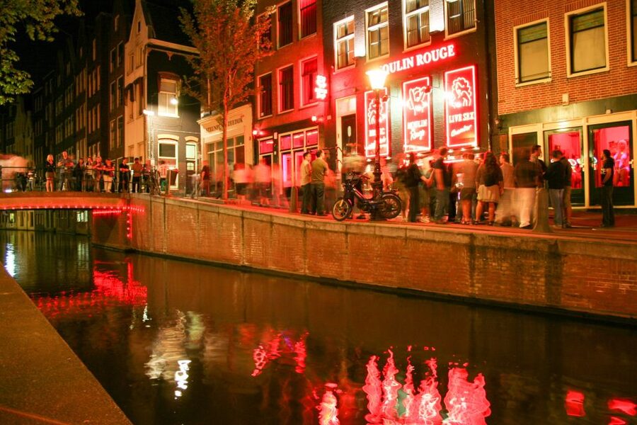 Amsterdam: After Dark Red Light District Tour - Oude Kerk at the start: the oldest building sets the tone