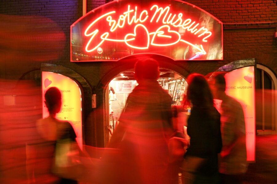 Amsterdam: After Dark Red Light District Tour - Bulldog The First Coffeeshop: culture explained, not just sold