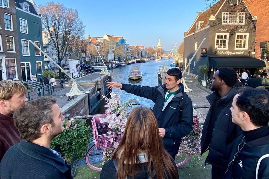 Amsterdam: Anne Frank Guided Small Group Walking Tour - Finishing Outside the Anne Frank House: Great Timing, If You Plan Tickets