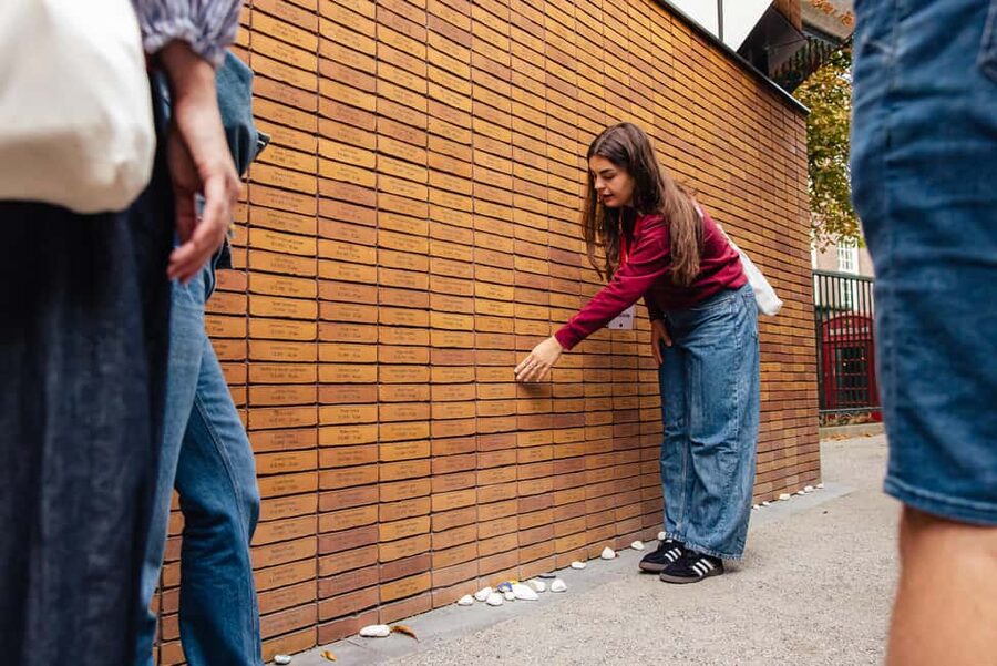 Amsterdam: Anne Frank Walking Tour - Guided in EN/DE/IT/ES - Key things to know before you go