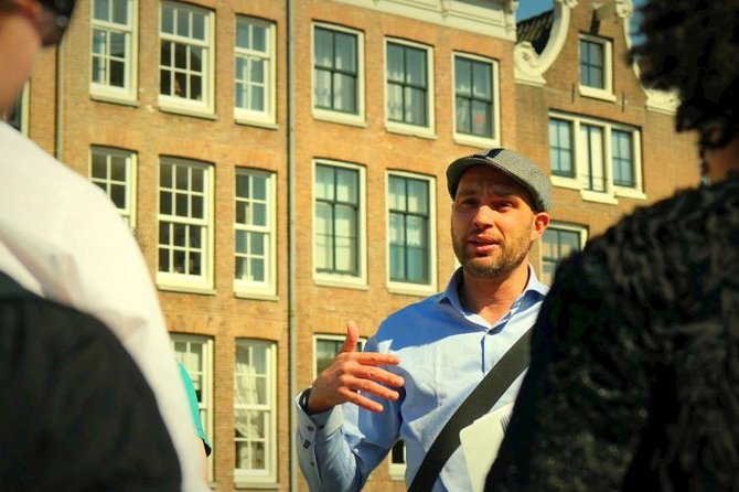 Amsterdam Architecture Tour - Where the skyline and trade stories fit in