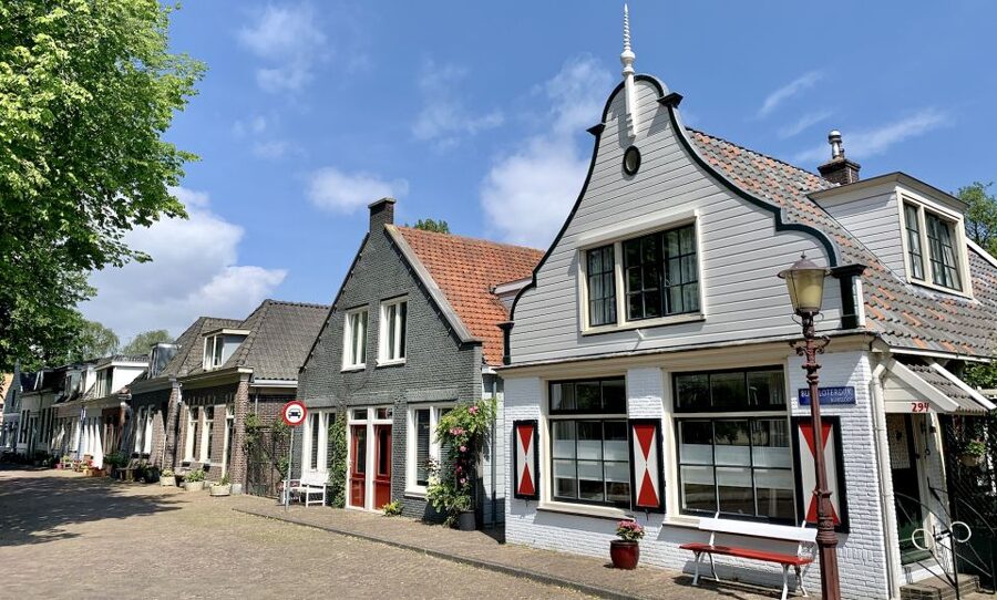 Amsterdam: Bike Tour (Noord) in German or English - Riding with a German or English guide: small group, big difference in comfort