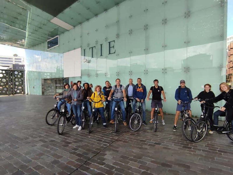 Amsterdam bike tour with a French-speaking guide local! - Stop-by-stop ride: Museumkwartier, Dam Square, the canals, and the Jordaan