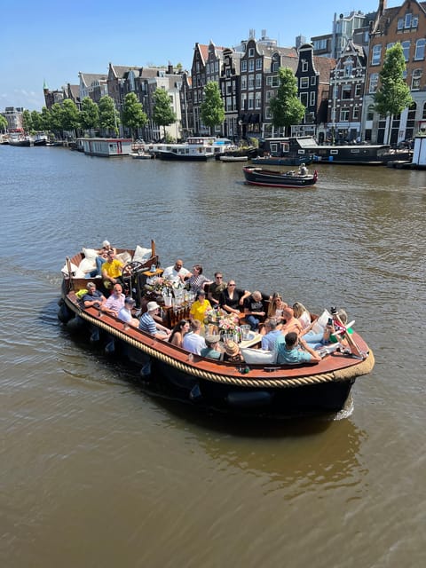 Amsterdam: Boat Tour with Optional Unlimited Drinks - Who should book this cruise, and who should skip it