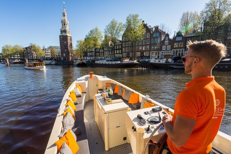 Amsterdam: Canal Belt Private Beer Boat Tour - Small practical tips to get the most out of your cruise