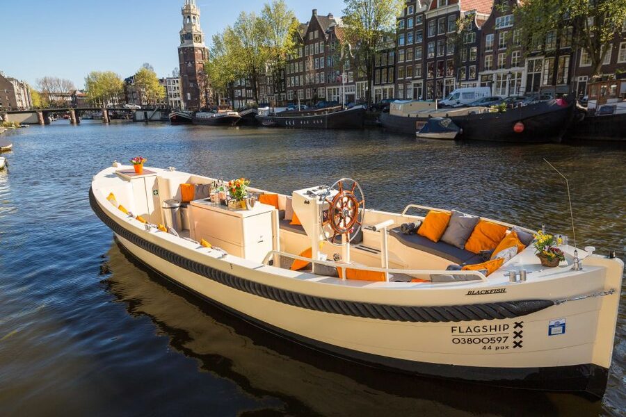 Amsterdam: Canal Belt Private Beer Boat Tour - The beer package: how the drinks shape the experience