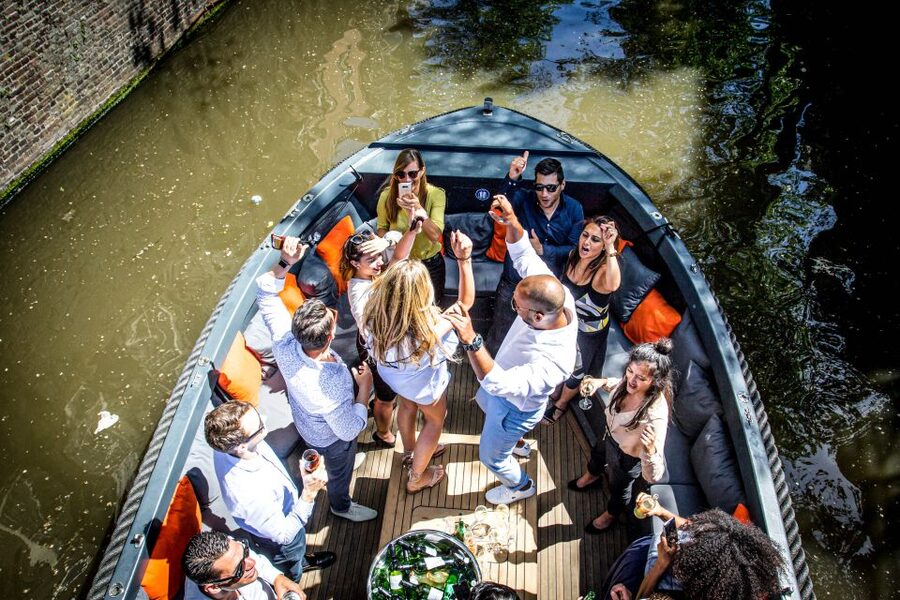 Amsterdam: Canal Belt Private Beer Boat Tour - Price and value: when $235 per person makes sense