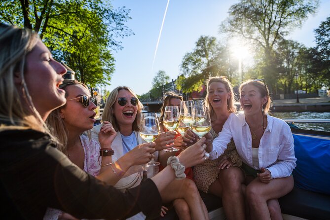 Amsterdam: Canal Booze Cruise with Unlimited Drinks Option - De Wallen in 10 minutes: what changes by departure point