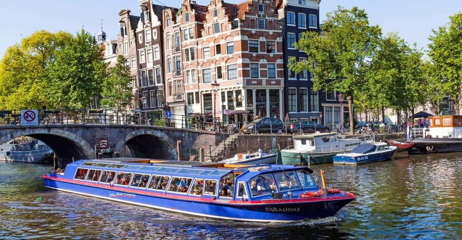 Amsterdam: Canal Cruise and Jewish Cultural Quarter Tickets - What you should notice on the water (beyond the pretty views)