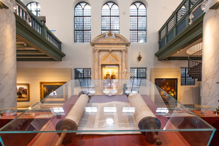 Amsterdam: Canal Cruise and Jewish Cultural Quarter Tickets - Jumping from the boat docks to the Jewish Cultural Quarter