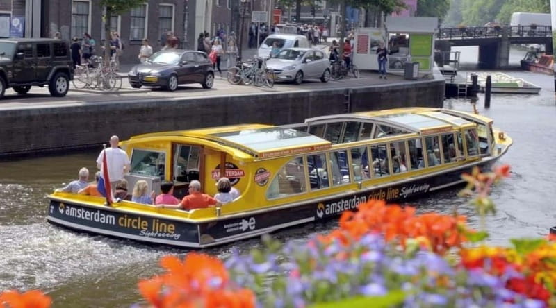 Amsterdam: Canal Cruise from Anne Frank Museum - The photo deck advantage on the canals