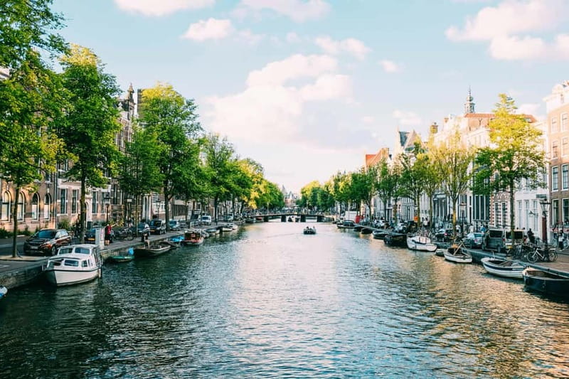 Amsterdam: Canal Cruise from Anne Frank Museum - De Negen Straatjes and Herengracht: where the canals explain the city