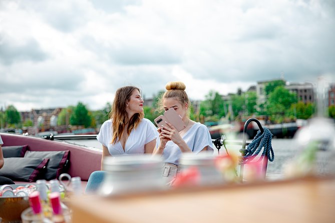 Amsterdam canal cruise in open boat – Guided tour - Drinks on board: worth it, and what to expect
