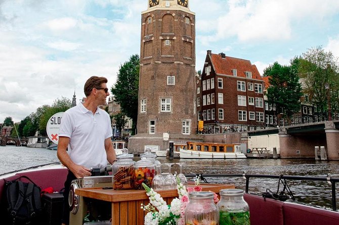 Amsterdam canal cruise in open boat – Guided tour - How long it really takes, and why one hour works