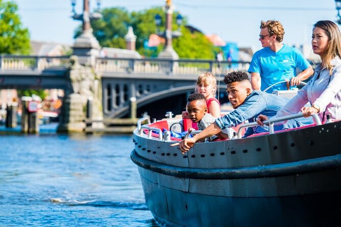 Amsterdam Canal Cruise in Open Boat with Unlimited Drinks Option - The repeated photo stops: how to use them without rushing