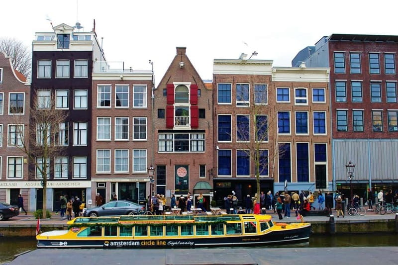 Amsterdam canal cruise with culinary burger or cheese & wine - Price and Value: Where the $40 Ticket Really Lands