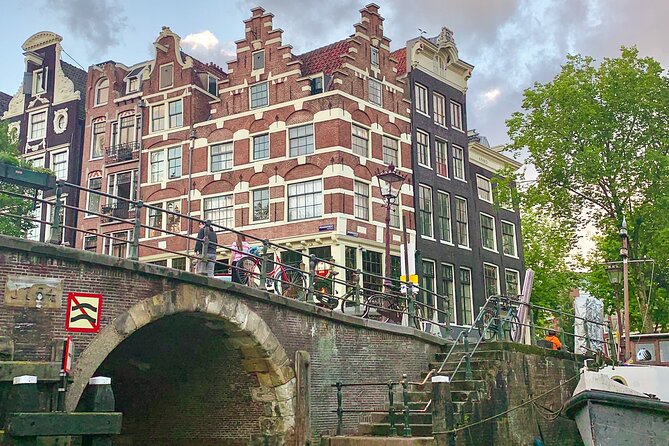 Amsterdam Canal Cruise with German Guide and unlimited drinks - Why a German-commentary canal cruise is such a smart fit in Amsterdam