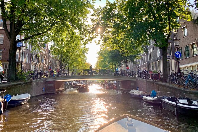 Amsterdam Canal Cruise with German Guide and unlimited drinks - How long is too short? Setting expectations for a 1-hour canal cruise
