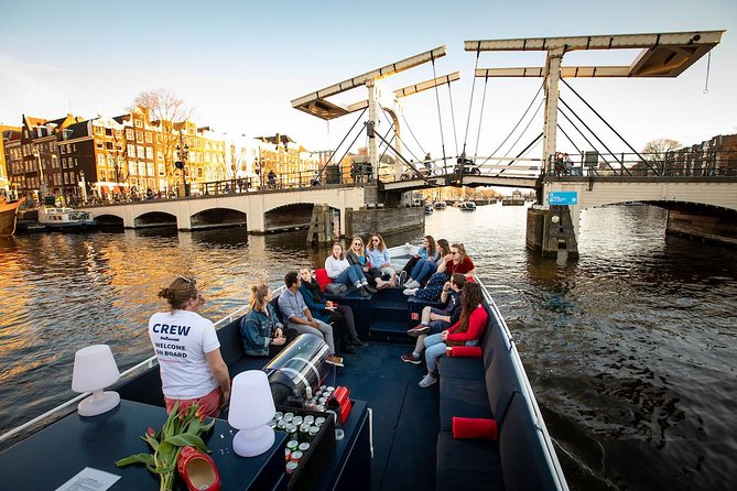 Amsterdam Canal Cruise With Live Guide and Unlimited Drinks - Canal-side icons: Prinsengracht to the Jordaan, seen from water-level