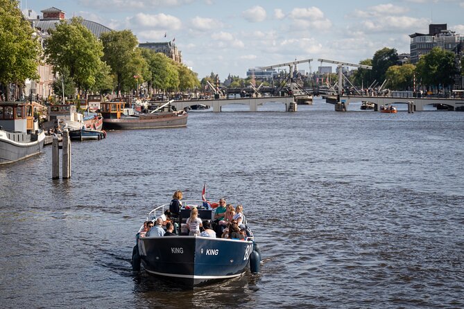 Amsterdam Canal Cruise with Live guide & Two drinks - Central St. - Weather, rain, and timing your canal photos