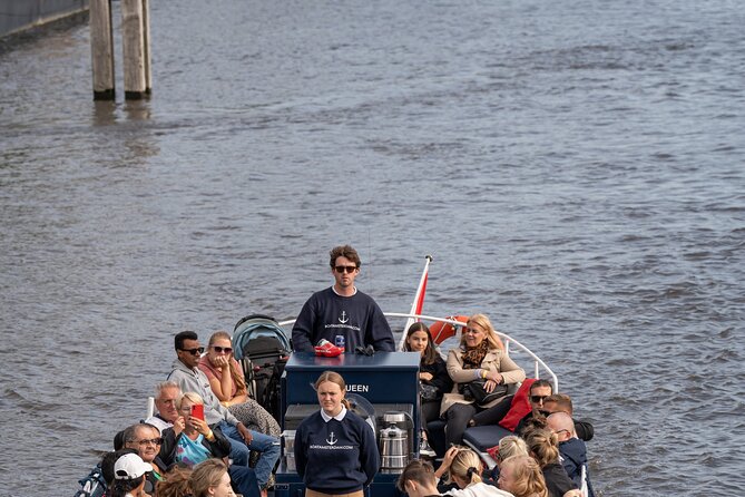 Amsterdam Canal Cruise with Live guide & Two drinks - Central St. - What the onboard experience feels like with a live English guide