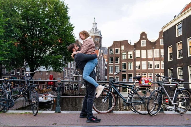 Amsterdam Canals Photoshoot: Private Solo, Family or Couples - Damrak Avenue: classic Amsterdam views with photo-friendly framing