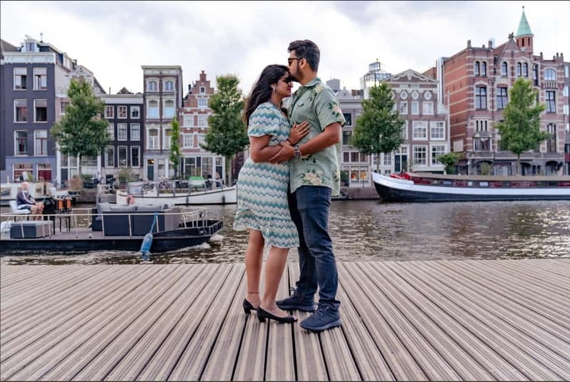Amsterdam Canals Photoshoot: Private Solo, Family or Couples - 48-hour preview and your included 5 edited photos