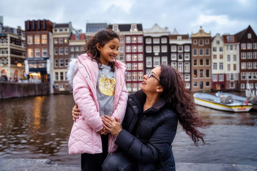 Amsterdam Canals Photoshoot: Private Solo, Family or Couples - The “45 minutes” rule, and how to make it count