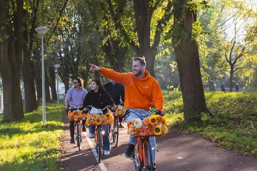 Amsterdam: Cheese, Windmill & Countryside Bike Tour - The Farm Stop: Cows, Sheep, Lambs, and Fresh Cheese