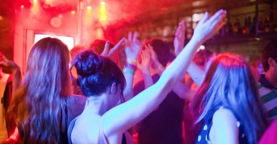 Amsterdam: City Center Bar Crawl and Nightlife Experience - Where Leidseplein and Rembrandtplein shine for nightlife