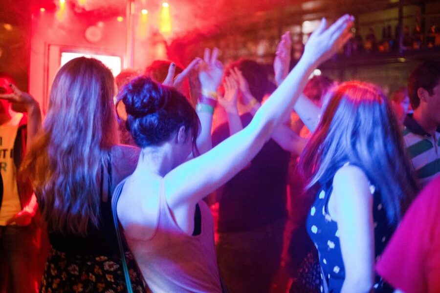 Amsterdam: City Center Bar Crawl and Nightlife Experience - Budget value: why this tends to beat DIY nights