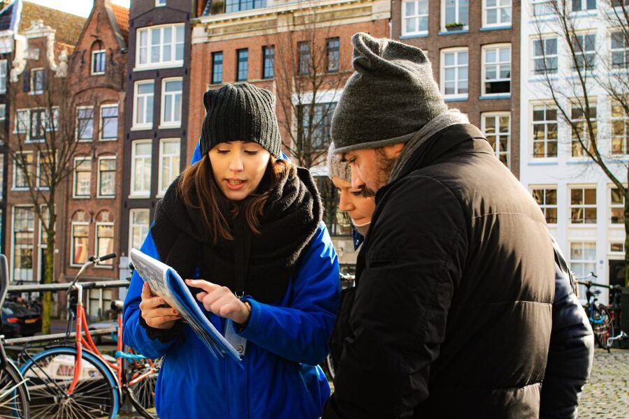 Amsterdam: City Center Walking Tour in italian - Dam Square, Royal Palace photo stop, and Nieuwe Kerk timing that keeps things moving