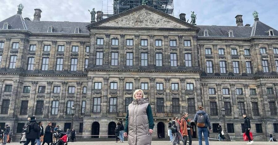 Amsterdam: City Highlights Walking Tour - Dam Square: the big spotlight stop, with just enough time